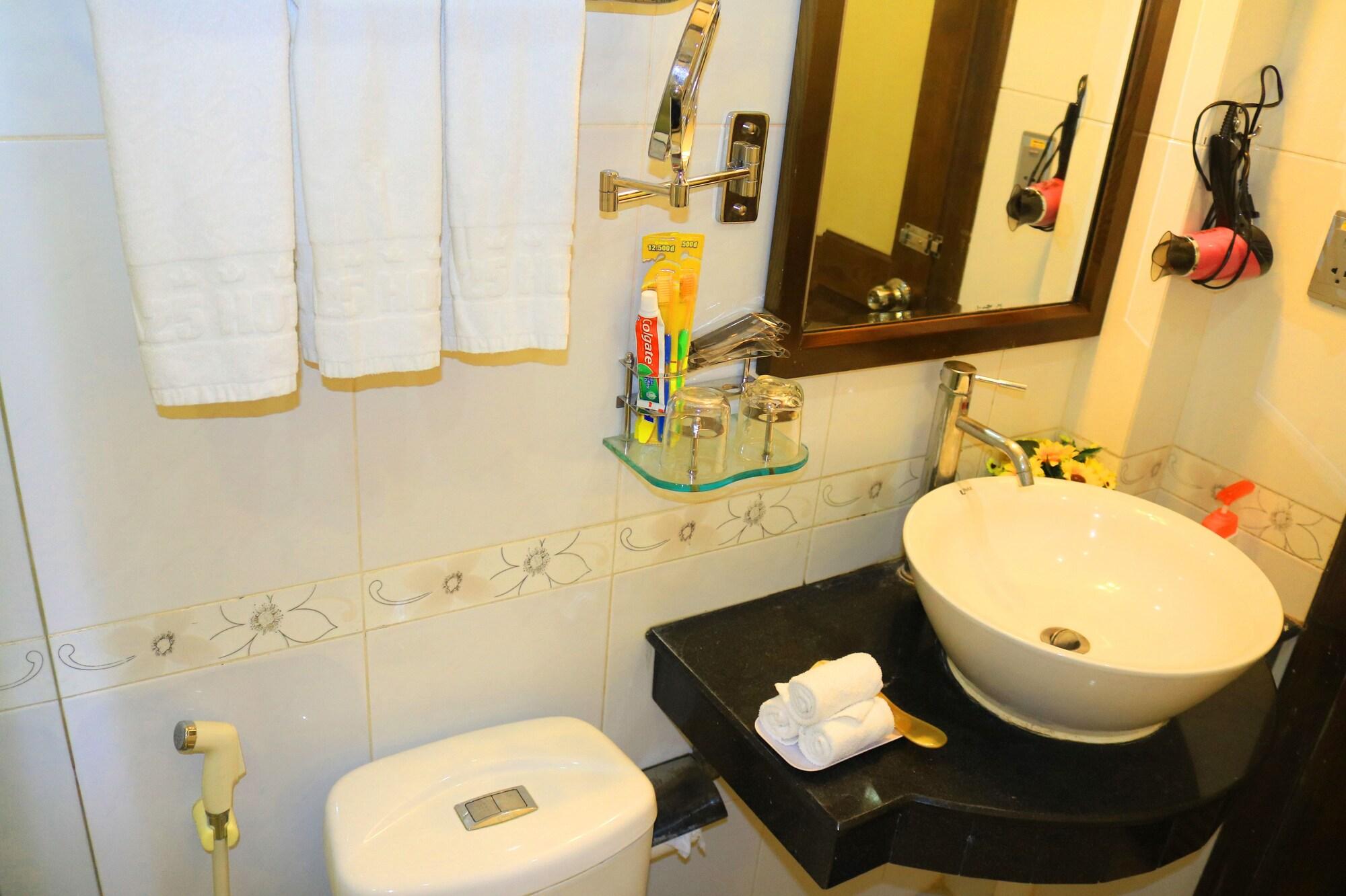 A25 Hotel - 28 Tran Quy Cap Ханой Екстериор снимка